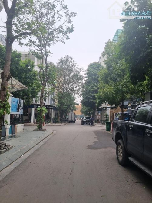 BÁN BIỆT THỰ , LÔ GÓC , ĐẲNG CẤP TẠI KĐT MỚI HẠ ĐÌNH , 167M 4 TẦNG MT 25M