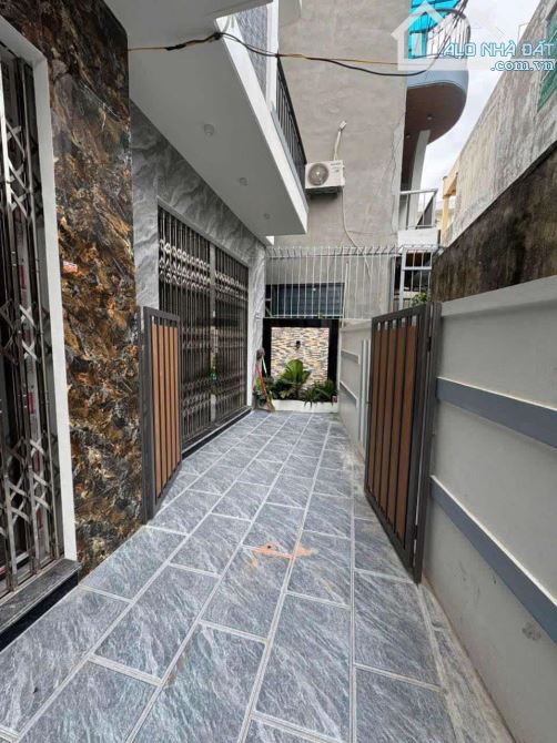 Bán căn nhà 3 tầng ngõ đường Bái