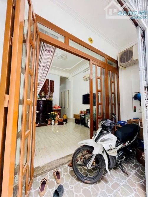 BÁN NHÀ , HẺM XE HƠI, HOÀNG BẬT ĐẠT, TÂN BÌNH, 2 TẦNG, 50M2, 4.6 TỶ