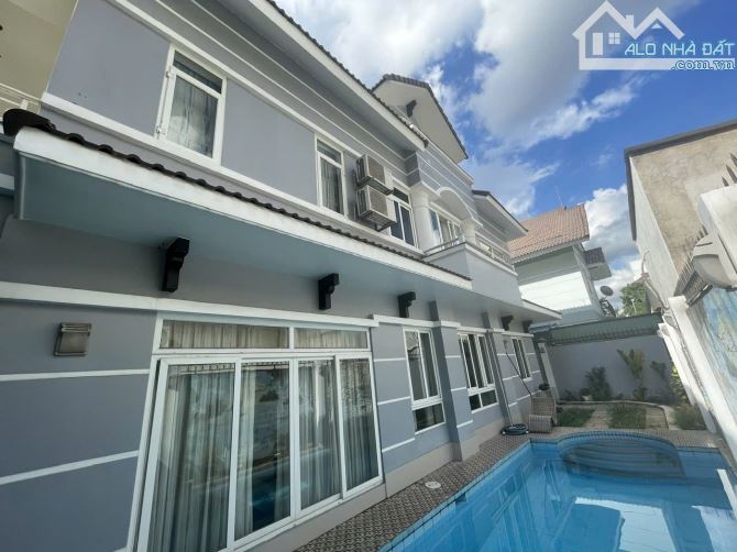 Biệt thự  Nguyễn Văn Hưởng, P.TĐ, Q.2  - 15m x 20.5m, CN : 300m2 Gía 90 tỷ
