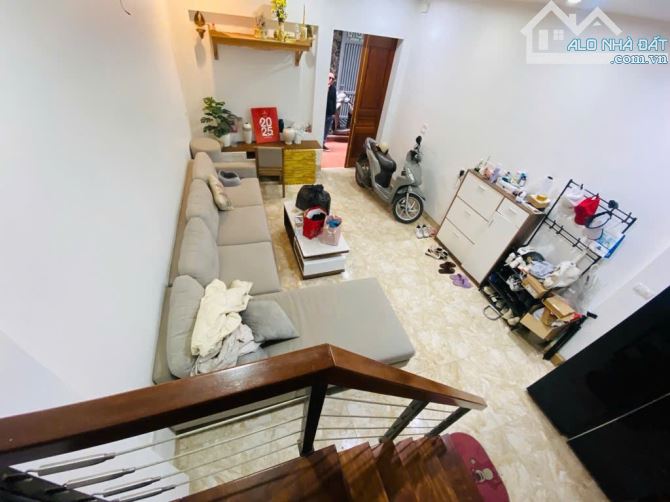 Bán nhà Vĩnh Hưng, ba bước chân ra phố, 47m2, 3.15 tỷ.