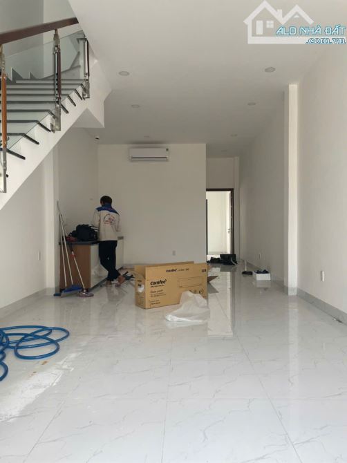 Nhà bán trong KDC An Viễn, Phùng Hưng. đầy đủ nội thất. 2.5 tỷ /128m2