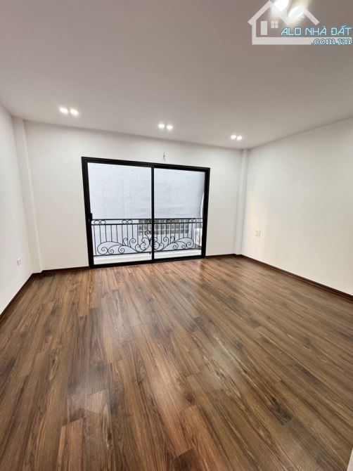 BÁN GẤP 🏠🏠 NHÀ ĐẸP THƯỢNG THANH - LONG BIÊN 30M2 x MT 4.8m, TẶNG NỘI THẤT, Ở NGAY💸 5.3T