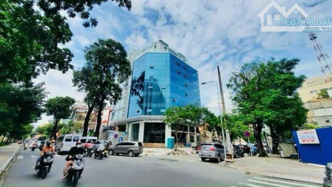 Bán tòa nhà góc 2MT Nguyễn Trãi, P Nguyễn Cư Trinh Quận 1, DT 15 x 30m, HĐT 35.000$/th
