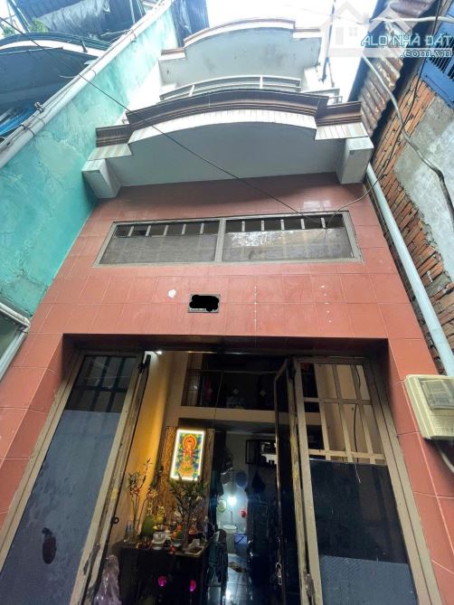 Bán nhà 2 tầng, gần công viên Khánh Hội Quận 4, KQH, giá 2.4 tỷ (TL)