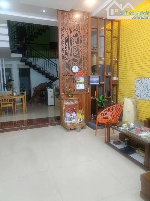 NHÀ NGỘP BANK .LỔ GIÁNG HÒA XUÂN CẨM LỆ