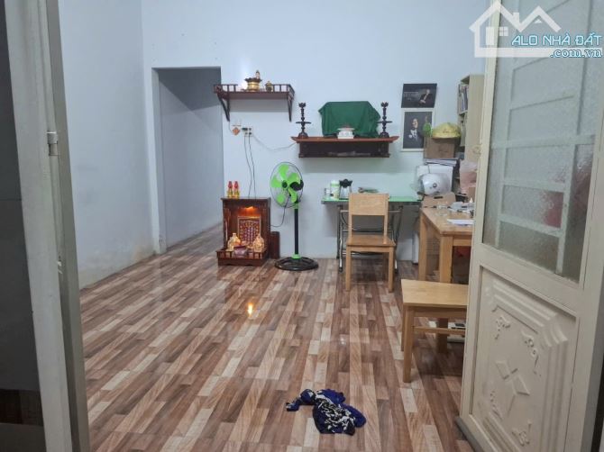 cần chuyển nhượng lại căn nhà cấp 4. Vị trí nhà Thuộc khóm 1. phường 9. Trà Vinh