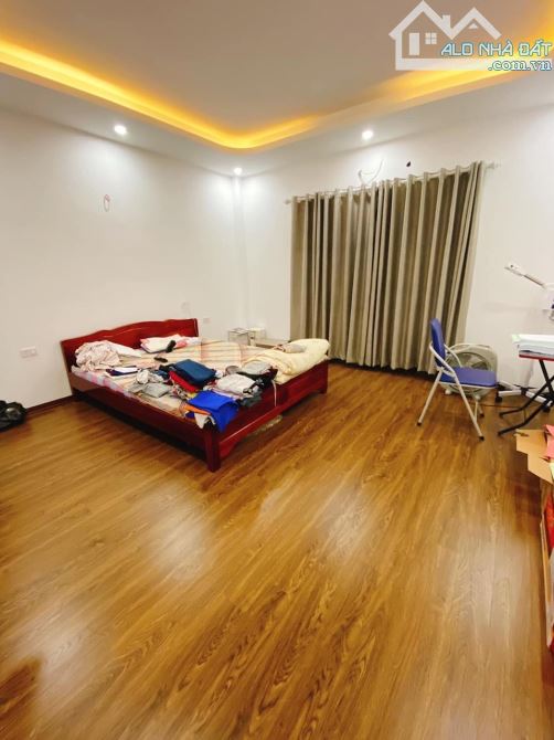 Nhà 5 tầng Hoàng Văn Thái, 31m², ô tô tránh, kinh doanh tốt, giá 11.6 tỷ