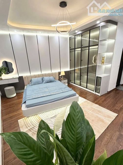 NGUYỄN CHÍ THANH 45m2 6 TẦNG Ô TÔ TRÁNH  - THANG MÁY - FULL NỘI THẤT - GẦN HỒ - TRƯỜNG HỌC - 1