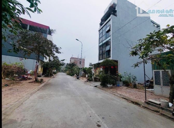 BÁN ĐẤT PHÂN LÔ VỈA HÈ-TRÂU QUỲ- GIA LÂM-NGÕ THÔNG-Ô TÔ TRÁNH-8,75 TỶ - 4