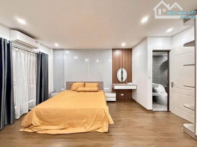 BÁN NHÀ NGUYỄN VĂN HUYÊN - 45M x 5T - NHÀ ĐẸP - GIÁ 6.79 TỶ - 1
