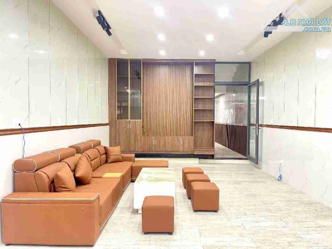 NHÀ 3 TẦNG MỚI ĐẸP FULL NỘI THẤT ĐƯỜNG PHÙ ĐỔNG DT 120M2 NGANG 5M GIÁ CHỈ 4.77 TỶ - 1