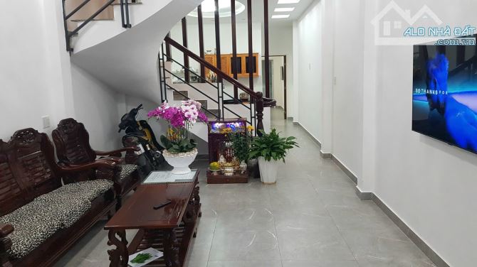 HOMESTAY 70M2 CÓ 3P GIƯỜNG ĐÔI- 1P ĐƠN, ĐƯỜNG NHÀ CHUNG P3 CÁCH CHỢ ĐÀ LẠT 800M GIÁ 6,5 TỶ - 1