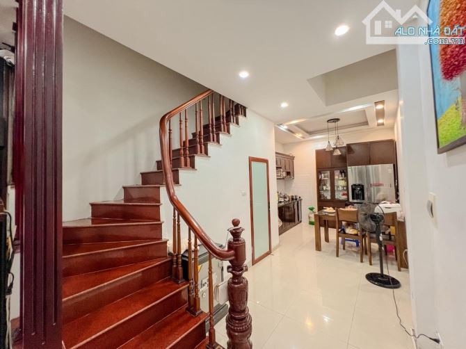 Lô góc hái ra tiền phố Minh Khai - 35m x 5T - kinh doanh tại nhà - 20m ô tô tránh - 1