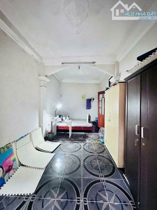 HOA HẬU QUẬN CẦU GIẤY - DÂN XÂY - LÔ GÓC - MẶT TIỀN RỘNG - S = 42M2 - GIÁ CHỈ 7.15 TỶ. - 1