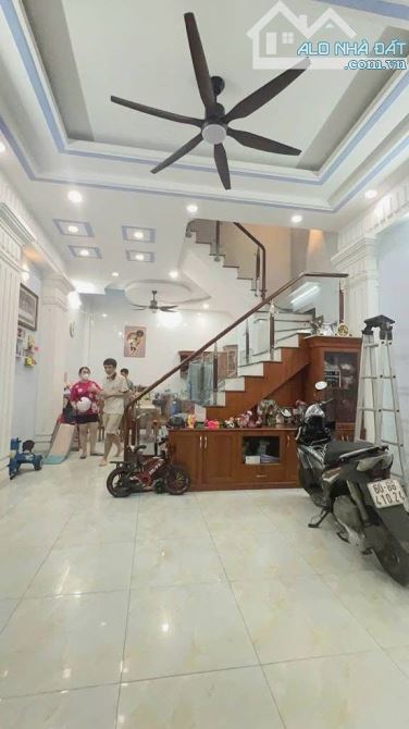 Bán nhà hẻm 411 Kênh Tân Hoá, HXH, 3.6 x 10 x 2 lầu chỉ 5.3 tỷ - 1