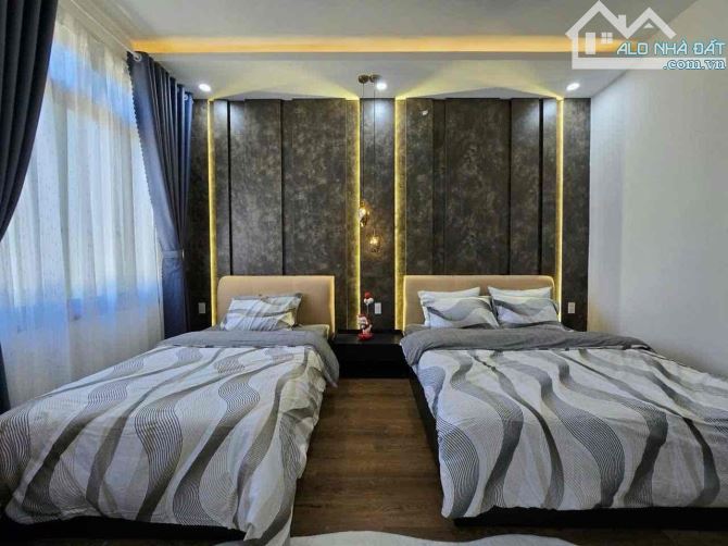 Villa 3 tầng Gần Biển - Dòng tiền Khai Thác Tốt. Giá chỉ 16.x tỷ - 12