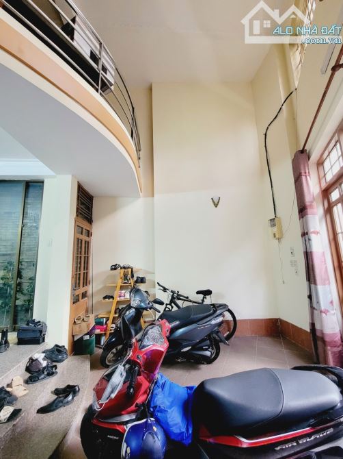 HUỲNH VĂN BÁNH, PHÚ NHUÂN, 5M RA MẶT TIỀN - 80M2 - 5 TẦNG - NGANG  5.5M - 2