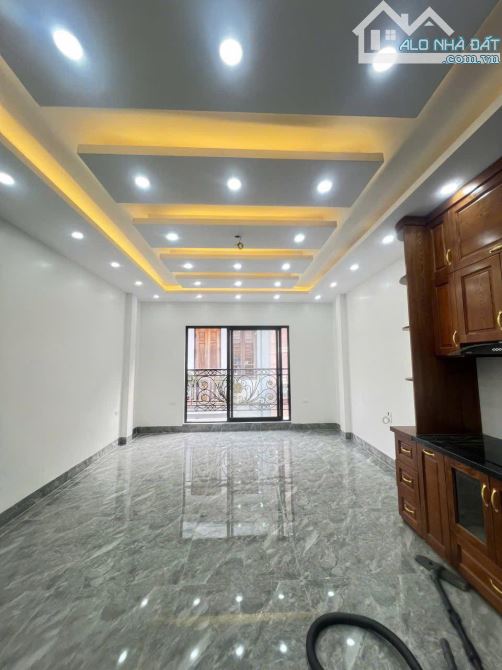 CẦN BÁN NHÀ NGUYỄN ĐÌNH HOÀN 40M2 6 TẦNG – NGÕ Ô TÔ KINH DOANH - 2