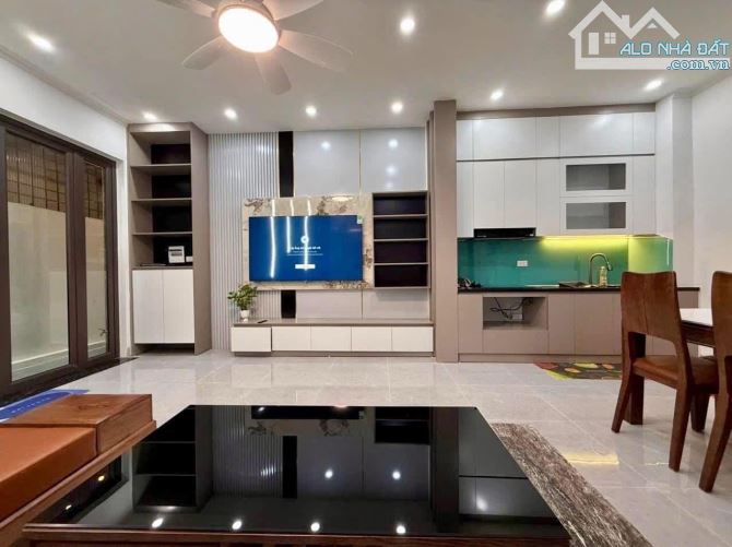 BÁN NHÀ NGUYỄN VĂN HUYÊN - 45M x 5T - NHÀ ĐẸP - GIÁ 6.79 TỶ - 2
