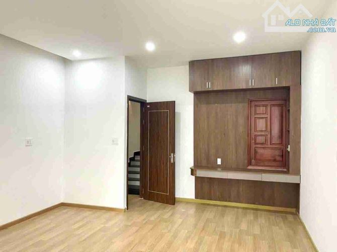 NHÀ 3 TẦNG MỚI ĐẸP FULL NỘI THẤT ĐƯỜNG PHÙ ĐỔNG DT 120M2 NGANG 5M GIÁ CHỈ 4.77 TỶ - 2