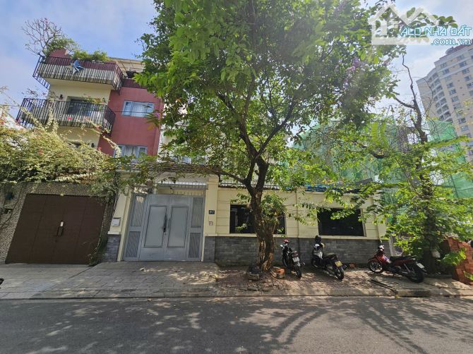 Biệt thự  Nguyễn Văn Hưởng, P.TĐ, Q.2  - 15m x 20.5m, CN : 300m2 Gía 90 tỷ - 2
