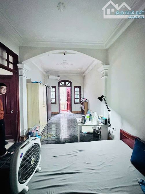 HOA HẬU QUẬN CẦU GIẤY - DÂN XÂY - LÔ GÓC - MẶT TIỀN RỘNG - S = 42M2 - GIÁ CHỈ 7.15 TỶ. - 2