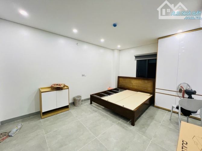 SIÊU PHẨM CĂN HỘ DỊCH VỤ 9 TẦNG - 150M² - MẶT TIỀN 10M - Ô TÔ TRÁNH - DÒNG TIỀN 200 TRIỆU - 2