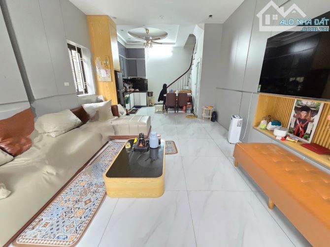 Hàng hiếm - lô góc - ô tô đỗ cửa - nở hậu - tặng full nội thất. Dt 42m2, giá 6,5 tỷ - 2