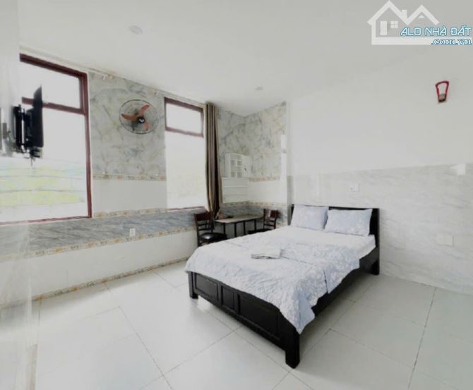 KHÁCH SẠN VIP - 4 TẦNG - 20 PHÒNG - DÒNG TIỀN 60 TRIỆU/THÁNG, GẦN BẾN XE TT LIÊN CHIỂU. - 2