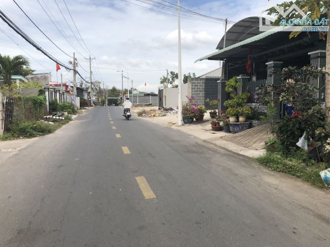 Thị trấn Phước Hải,424m2,có 7,6m mặt tiền, dài 41m, nở hậu 18m, 100 thổ cư, cách biển 500m - 3