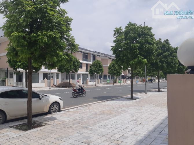 Cho thuê biệt thự Bán Đảo Linh Đàm Hoang Mai DT 250m x 3,5T, mt 10m ô tô đỗ cửa giá 40 tr - 3