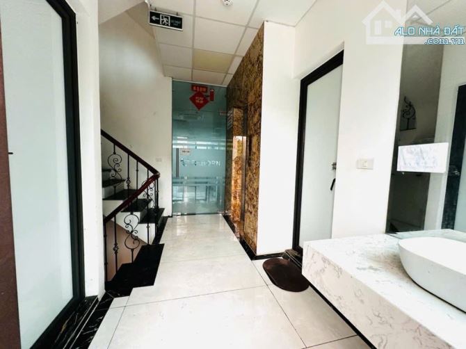 BÁN NHANH TÒA BUILDING VĂN PHÒNG TT CẦU GIẤY, 7 TẦNG THANG MÁY, THÔNG SÀN 100M2 GIÁ HỢP Ý - 3