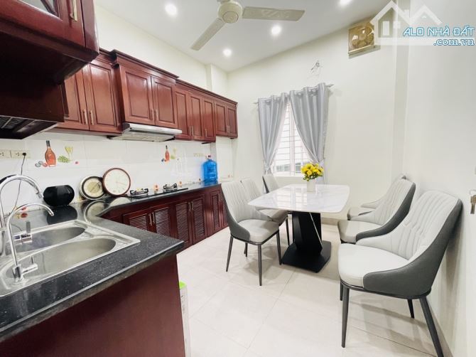 BÁN NHÀ PHỐ 8/3.DT45M,5 Tầng,Ô TÔ VÀO NHÀ. - 3