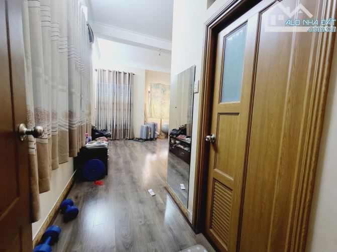 HUỲNH VĂN BÁNH, PHÚ NHUÂN, 5M RA MẶT TIỀN - 80M2 - 5 TẦNG - NGANG  5.5M - 4