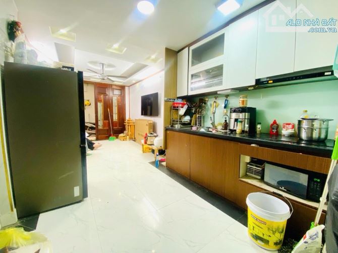 BÁN NHÀ NGÕ NÔNG GẦN PHỐ BA GÁC ĐỖ CỬA ĐỘI CẤN BA ĐÌNH 11TỶ 30m 5TẦNG MT 3.5m - 4
