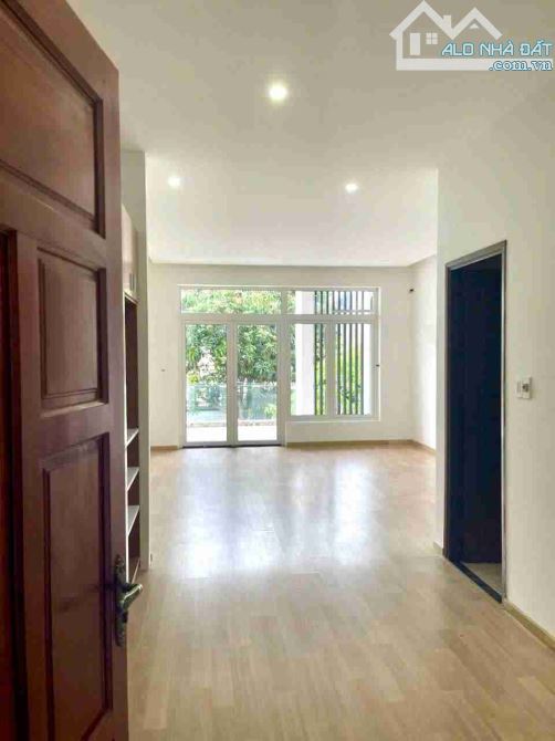 NHÀ 3 TẦNG MỚI ĐẸP FULL NỘI THẤT ĐƯỜNG PHÙ ĐỔNG DT 120M2 NGANG 5M GIÁ CHỈ 4.77 TỶ - 4