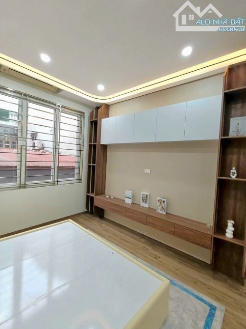 Bán nhà Kim Mã 65m x 5 tầng - mặt tiền 5m - ô tô cách vài bước chân - độc quyền - 4