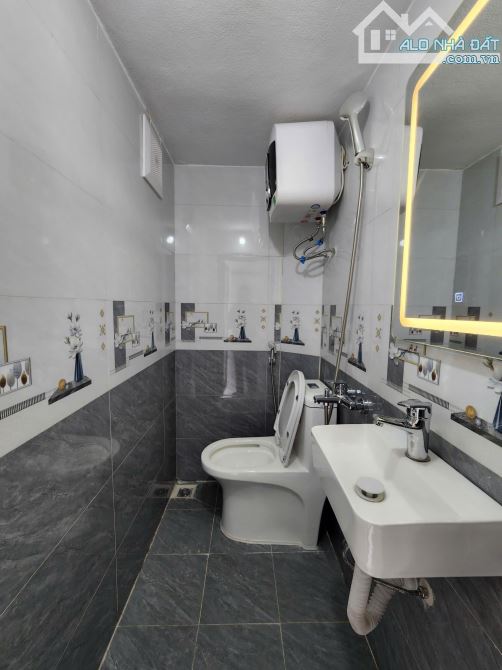 ĐÊ LA THÀNH NHỎ. 15m2 4 TẦNG 3m MẶT TIỀN. NHÀ ĐẸP FULL NỘI THẤT. GIÁ 2.75 TỶ. - 4