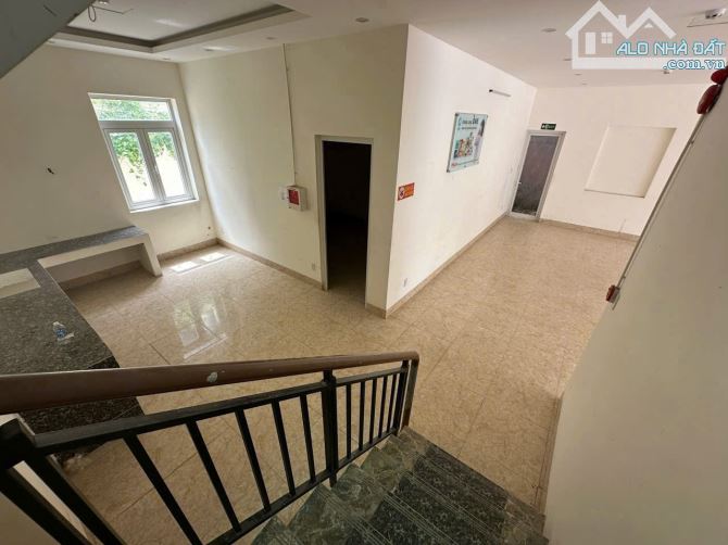 hàng khủng vuông vức, vị trí siêu đẹp đường rộng mênh mông,tại ngủ hành sơn - 4