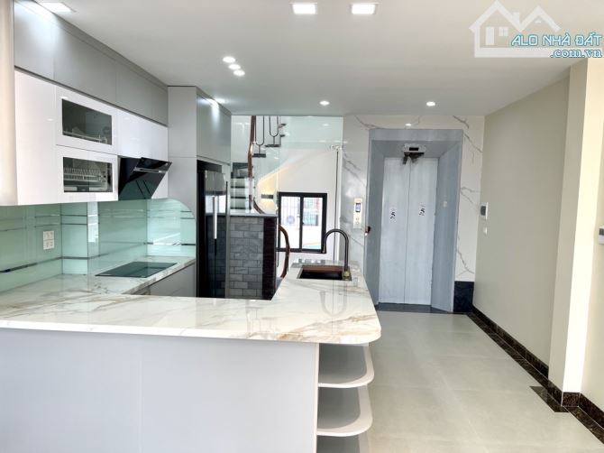 Đào Tấn Nhà đẹp lung linh 6 tầng thang máy, DT 39m2, MT 6.5m, lô góc, ngõ nông, 11 tỷ 3 - 5