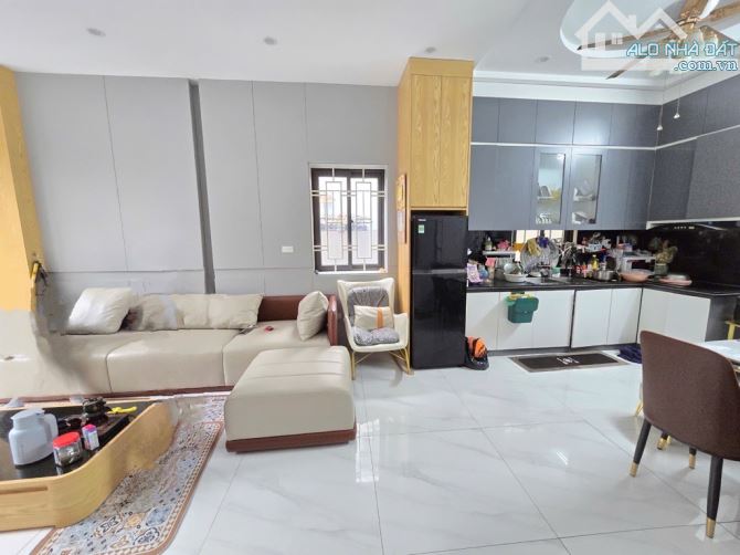 Hàng hiếm - lô góc - ô tô đỗ cửa - nở hậu - tặng full nội thất. Dt 42m2, giá 6,5 tỷ - 5