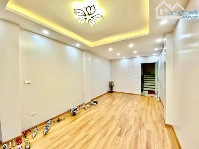 Siêu Rẻ, Phố Trần Quốc Hoàn, 5ầng 2 Thoáng Trước Sau Gara OTO, 40m2, Mặt Tiền 3.5m 14.5 tỷ - 5