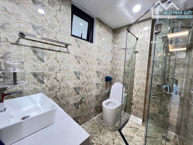HIẾM : 5T - 61/66 M - LÔ GÓC 2MT - OTO VÀO , KD - GẦN NGAY ĐHCN - NHỔN - 6