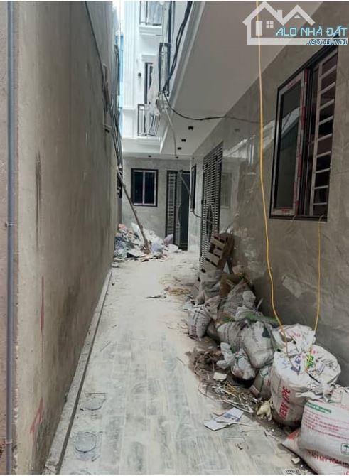 Bán nhà phố Trường Lâm , DT 30m2 , MT 5.2m , 5 Tầng , Giá 5.9 tỷ ,Gần bệnh viện-Trung tâm