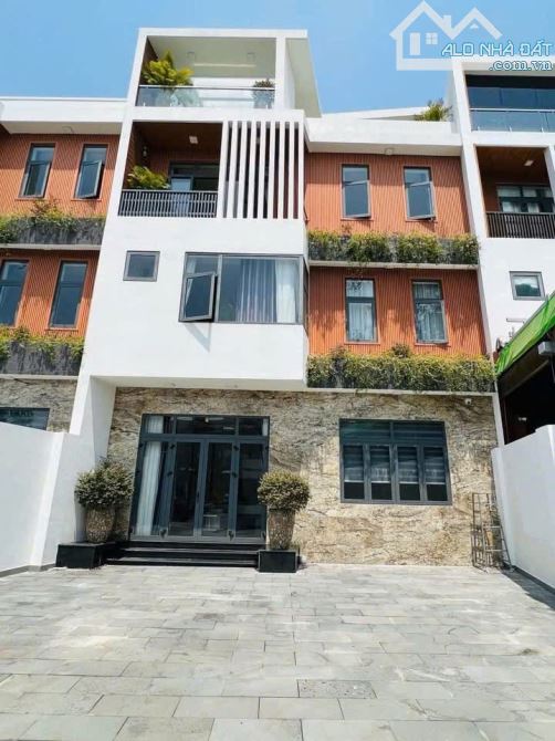Nhà Hiệp Thành TDM : 1 trệt 2 lầu mt Nguyễn Đức Thuận