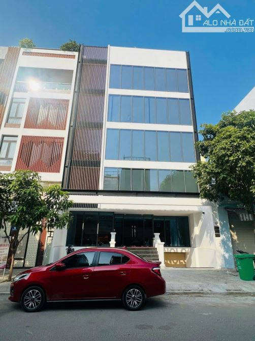 Cho thuê Toà nhà Mặt tiền Trần Não, Quận 2. 10x22m hầm 5 tầng