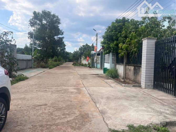 Do ở xa HCM nên tôi cần bán chính chủ lô đất 12mx45m, đường trước đất rộng 12m, 7xxtr