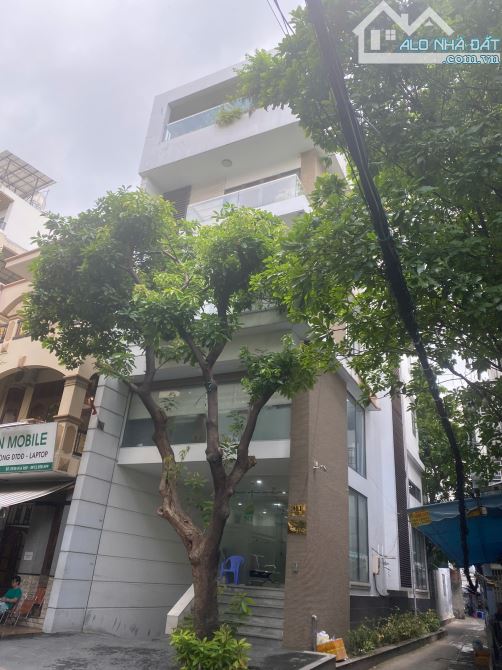 Bán nhà building mặt tiền đường Hoa Cau, Phú Nhuận. DT: 6*18M. Hầm -  5 tầng. Chỉ: 49 tỷ