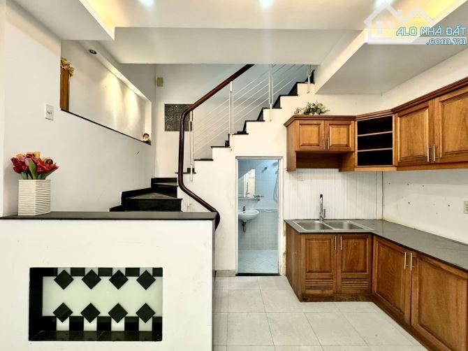 4 TẦNG - 5 PHÒNG - HẼM 4M - KHU PHÂN LÔ CÁN BỘ VIP - P5 BÌNH THẠNH